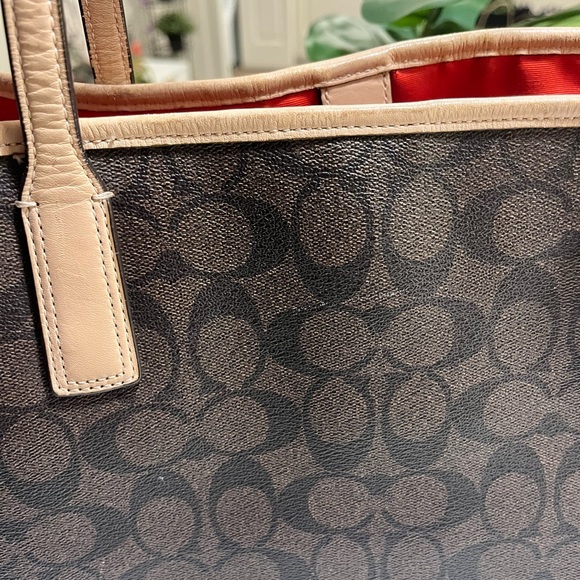 Large COACH tote - Picture 6 of 12